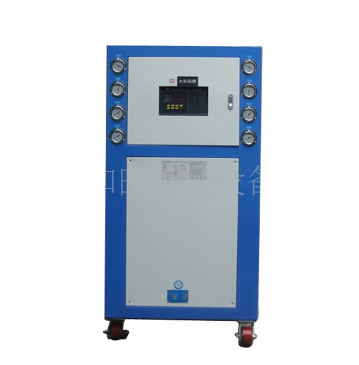 小型冷水機(jī)，但功能不減少